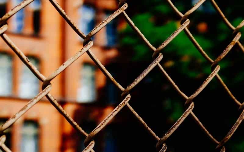 sanayi-alanlarinda-guvenligi-artiran-tel-sistemleri